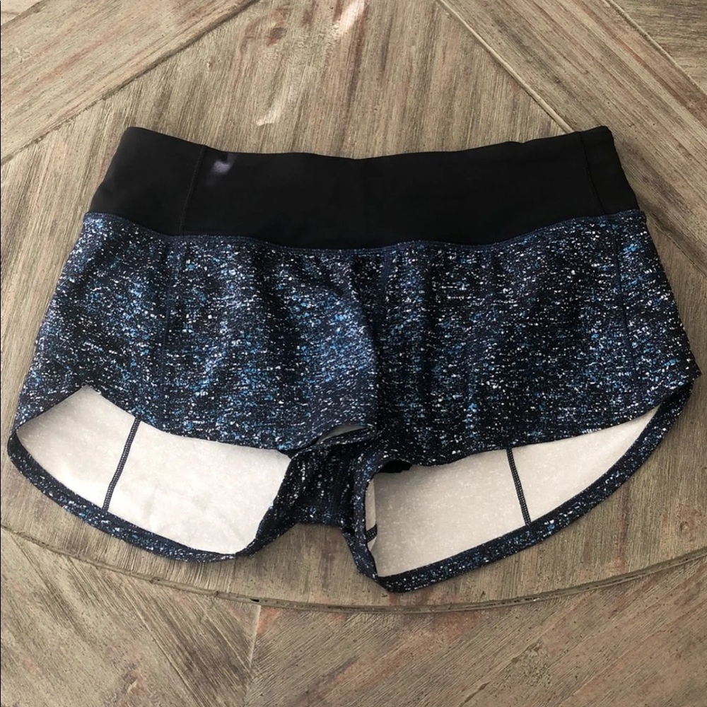 Lululemon size 4 speed shorts EUC 2.5in inseam